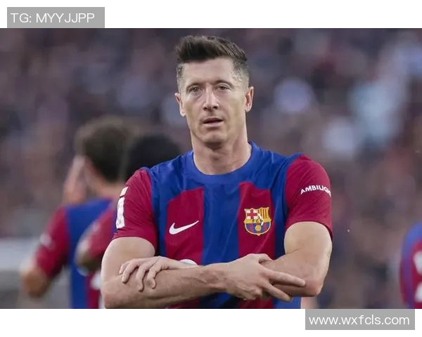 巴萨训练最新动态莱万缺席门将首发人选仍待揭晓